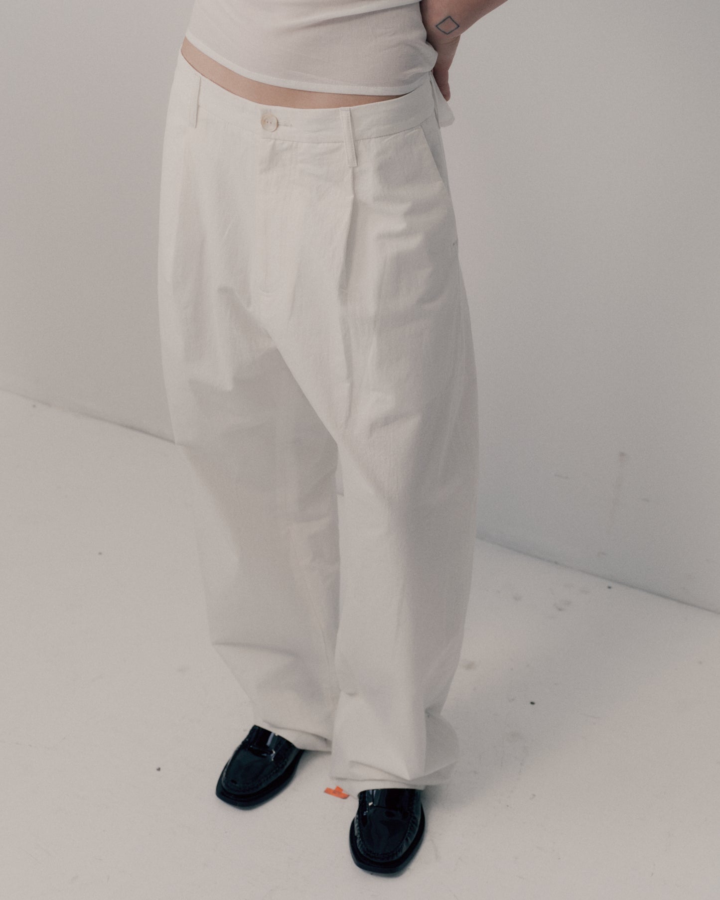 THE CURVE TROUSER - WHITE