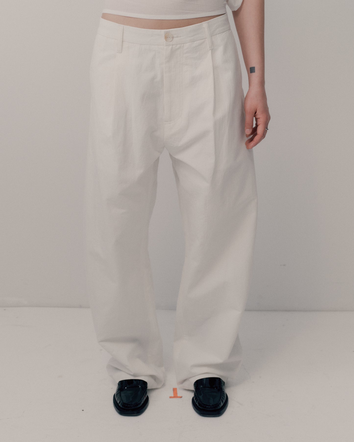 THE CURVE TROUSER - WHITE