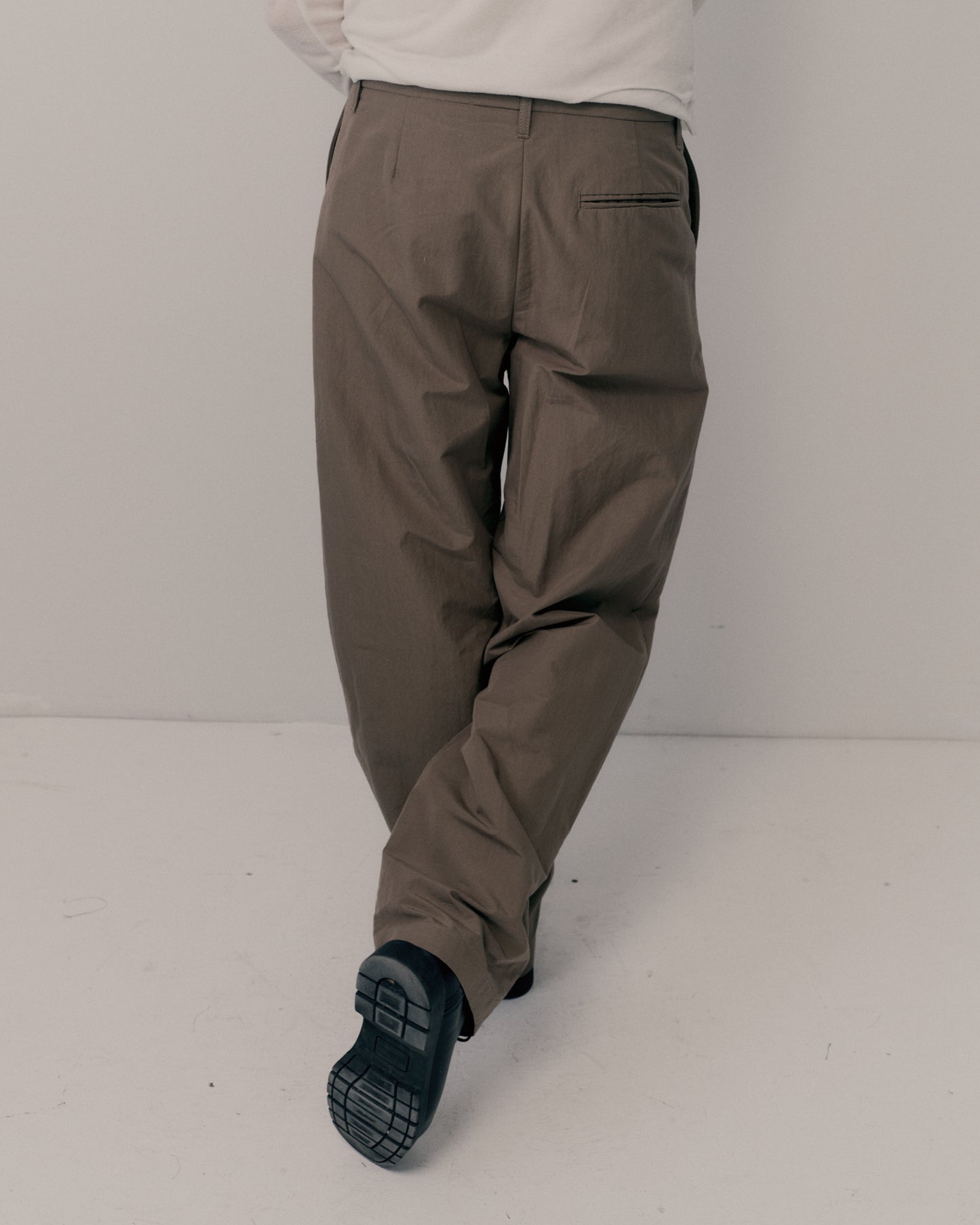 THE CURVE TROUSER - BEIGE