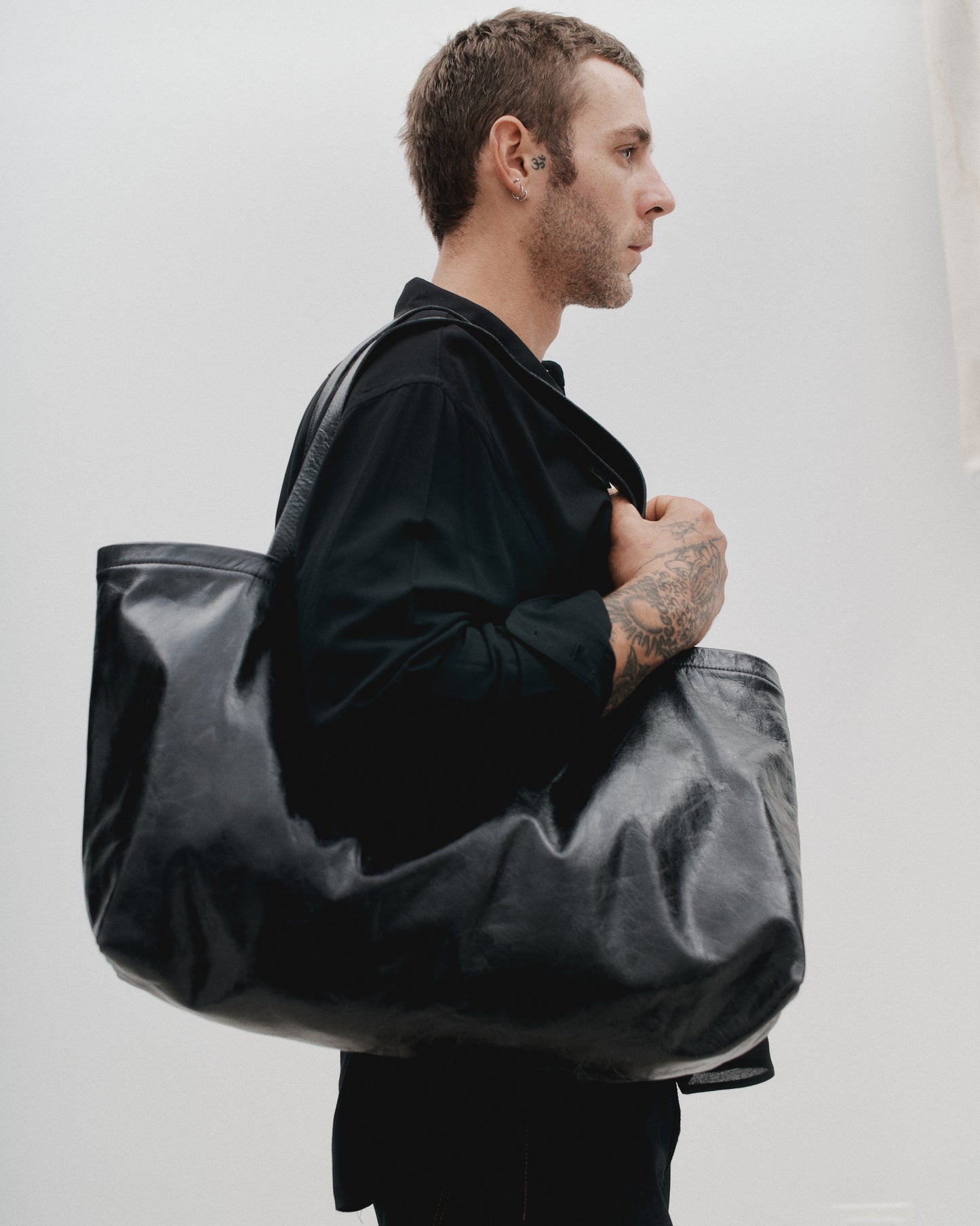 THE PAPIER TOTE - BLACK