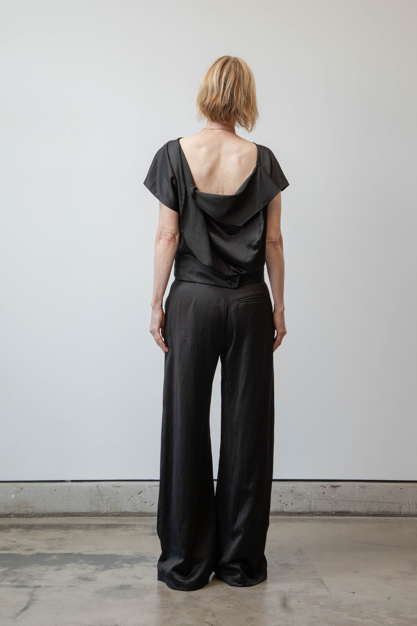 THE TWIST BLOUSE - BLACK