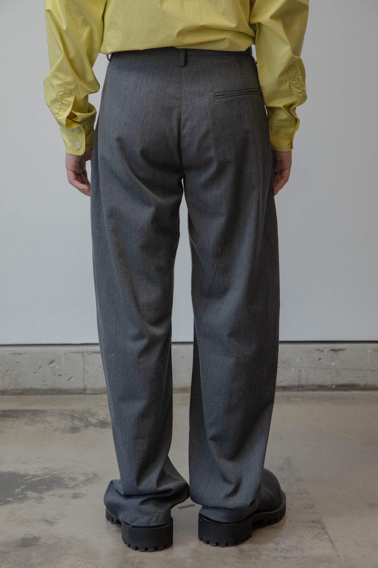 WOOL CURVE TROUSER - CHARCOAL