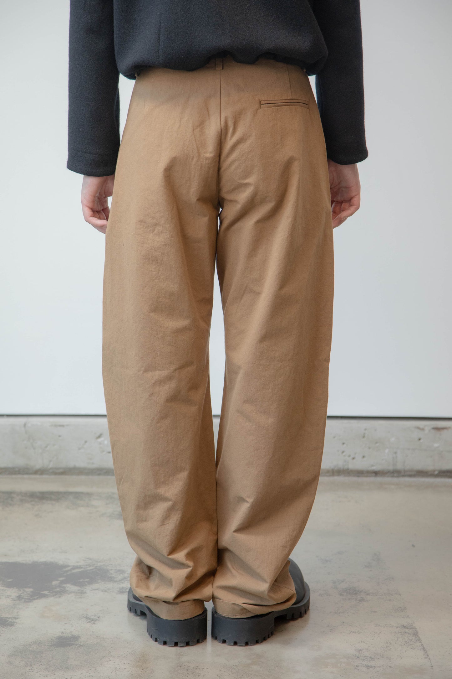HEMP CURVE TROUSER - KHAKI