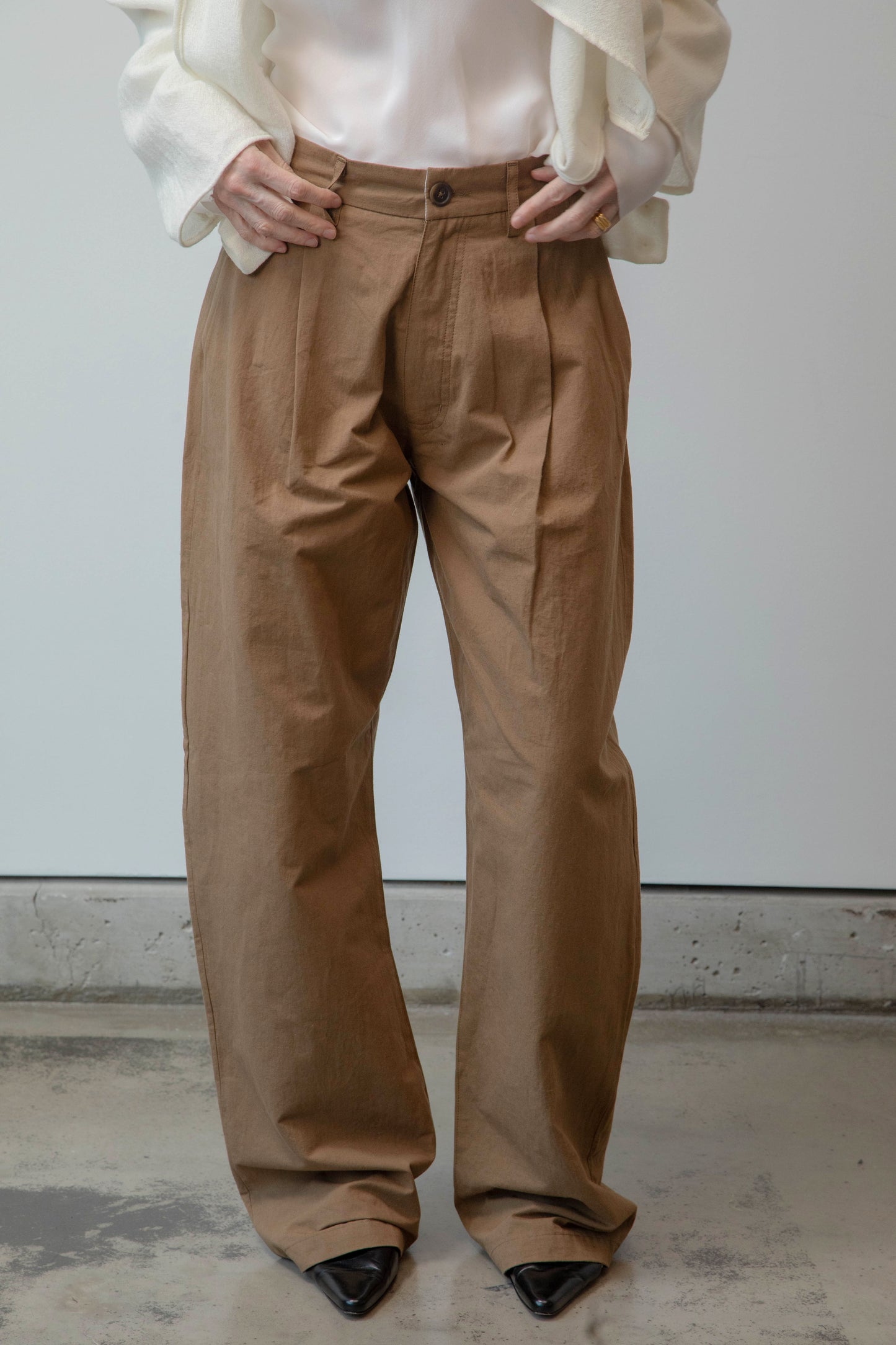 HEMP CURVE TROUSER - KHAKI