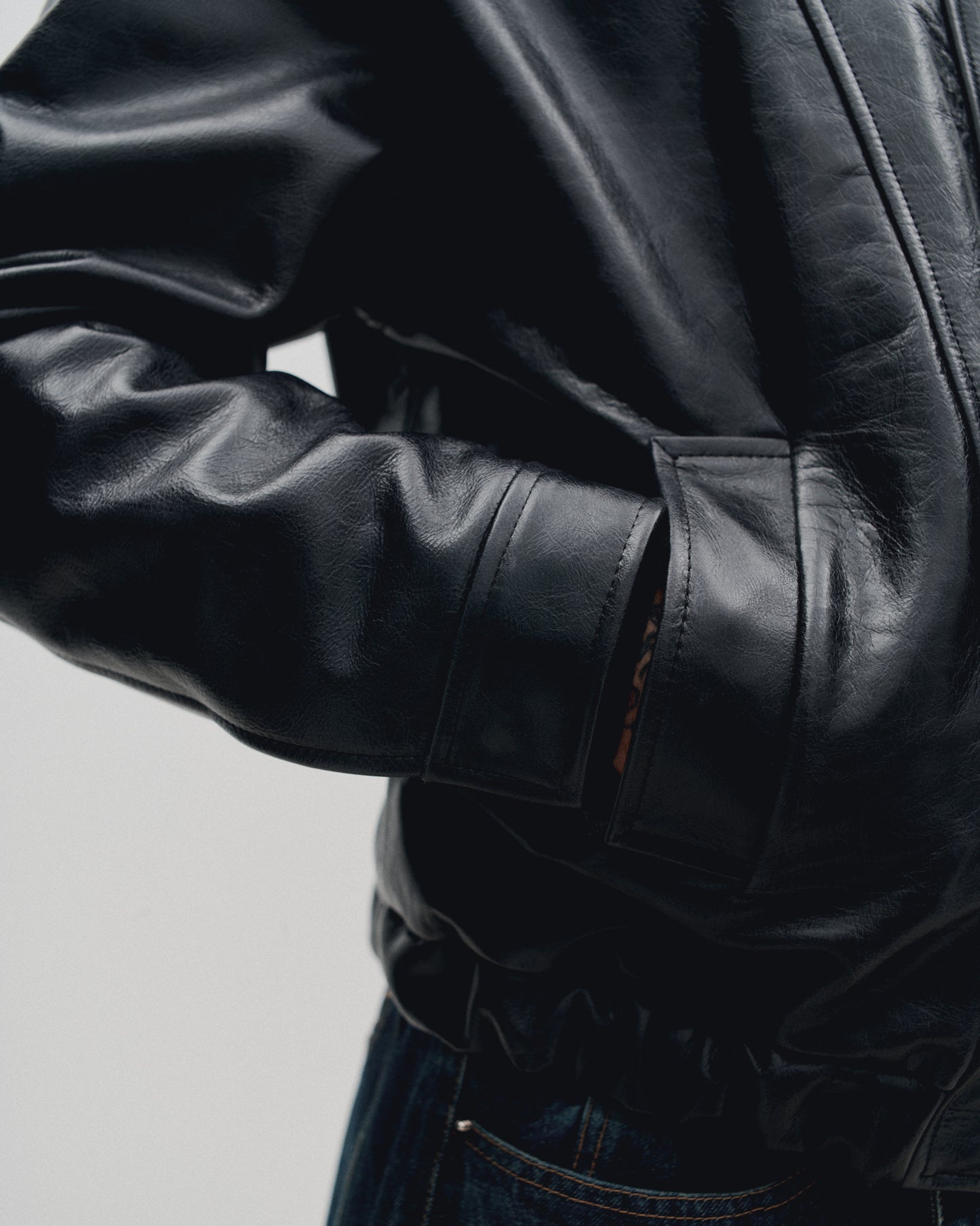 THE BOMBER JACKET - LEATHER