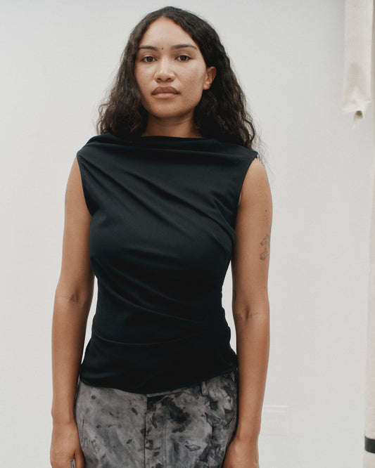 THE PLEAT BLOUSE - BLACK